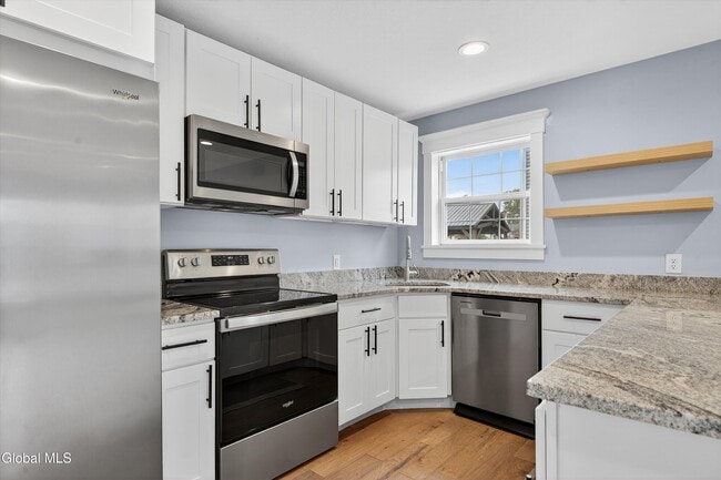 Building Photo - 716 Adams Cir