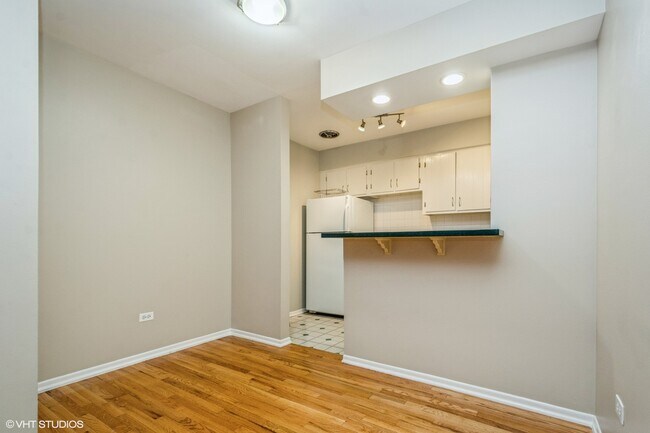 Building Photo - 510 W Fullerton Pkwy