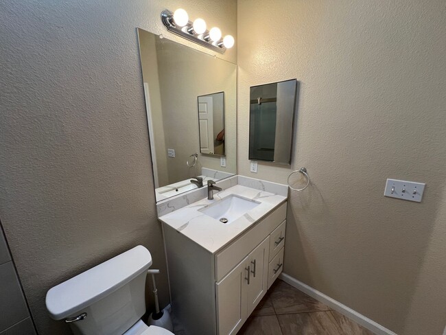 Building Photo - 4-bedroom single story located in Sylvan S...