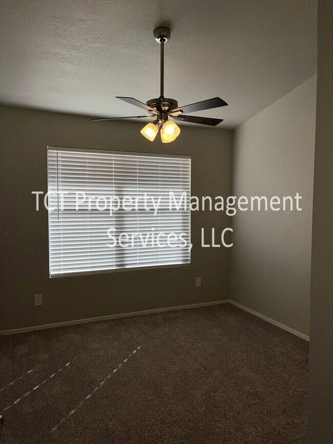 Building Photo - Beautifully Remodeled 3 Bedroom Home in Gi...