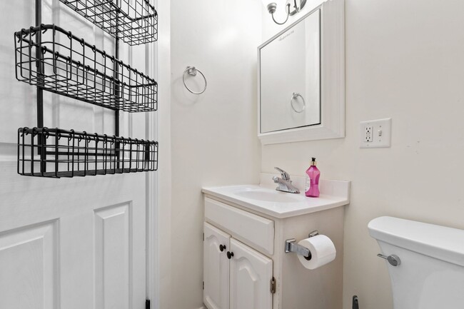 Building Photo - 381 Littlefield Rd