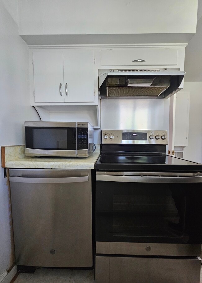 Building Photo - 514 Tennyson Ave
