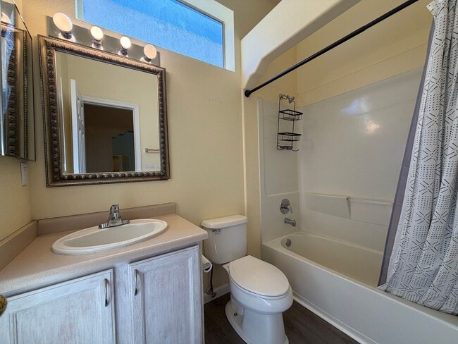 Building Photo - Contemporary 3 Bedroom 2 Bathroom Home Located In NW Albuquerque!
