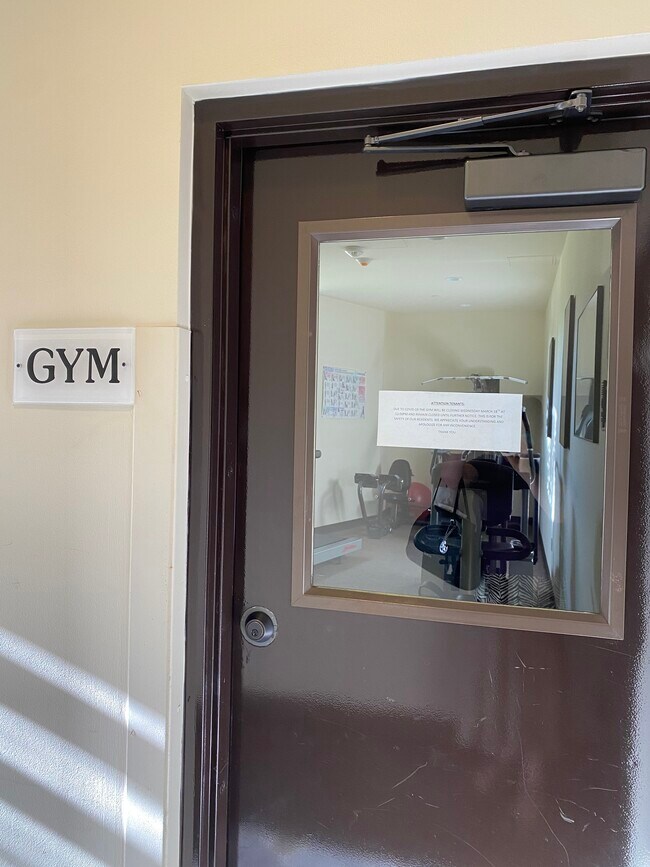 Building Photo - 4440 Vantage Ave