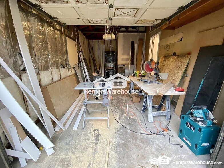 Building Photo - 1741 E 105th Pl