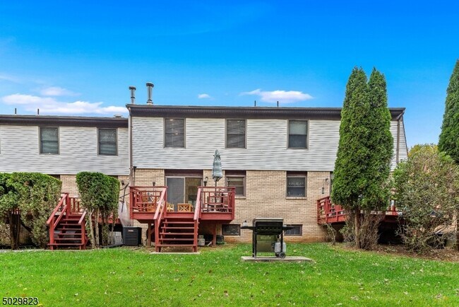 Building Photo - 122 Stedwick Dr