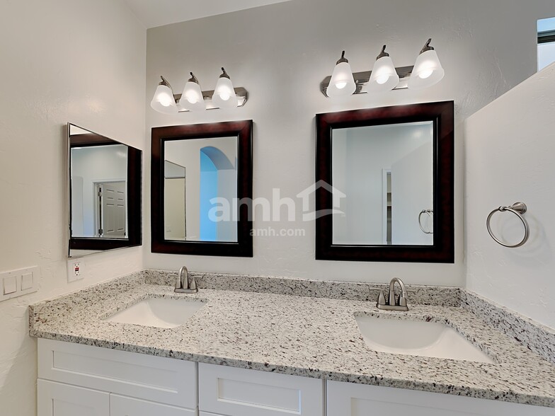 Building Photo - 10483 E Rita Ranch Crossing Cir