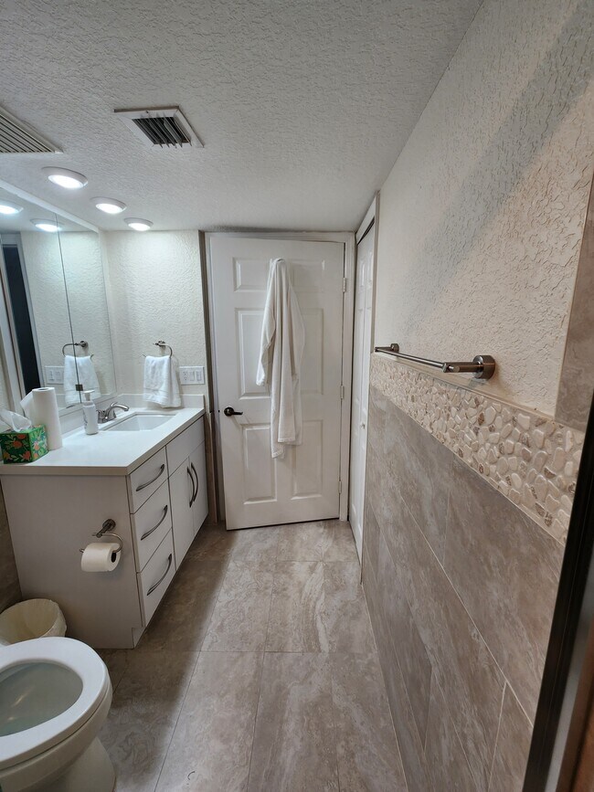 Building Photo - 21000 SW 87th Ave