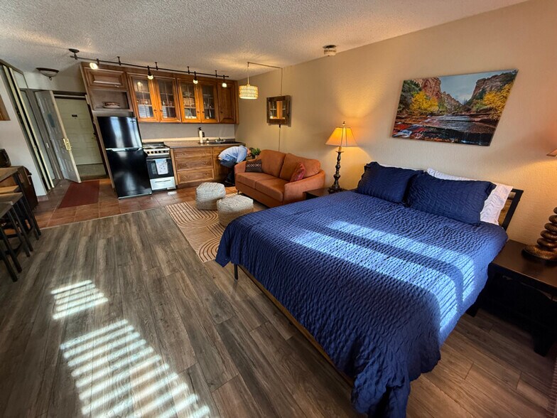 Building Photo - 62927 U.S. Hwy 40