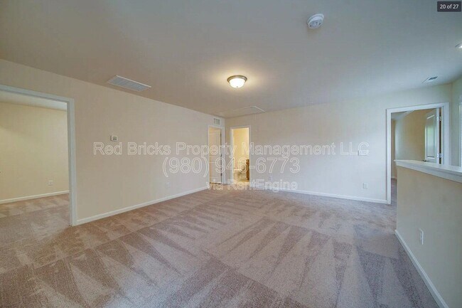 Building Photo - 7015 Thornrose Dr