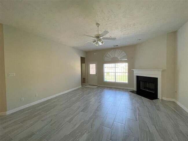 Building Photo - 5934 Heathmoor Ln