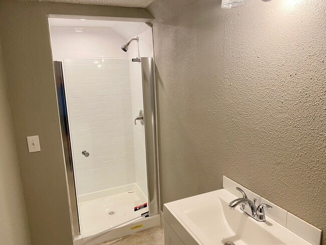 Building Photo - 1135 Woodland St