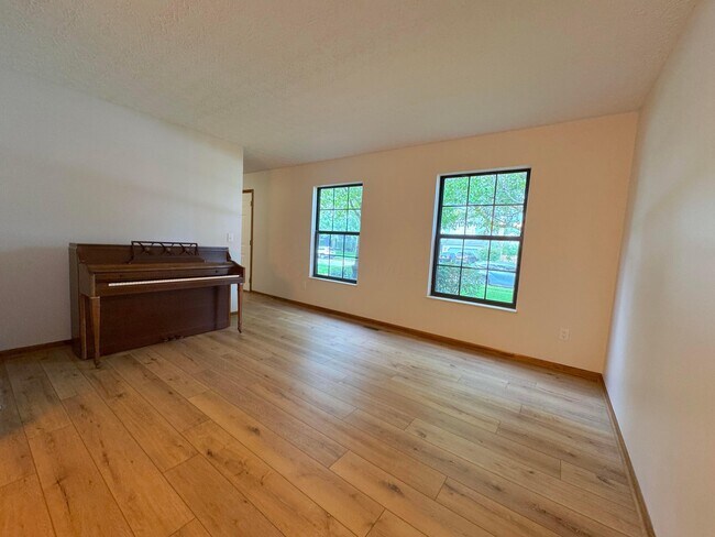 Building Photo - 564 Glenside Ln