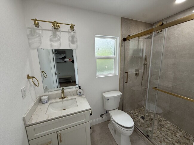 Building Photo - Stunning Newly Remodeled 4 Bedroom 3 Bathroom Home in Walnut Creek
