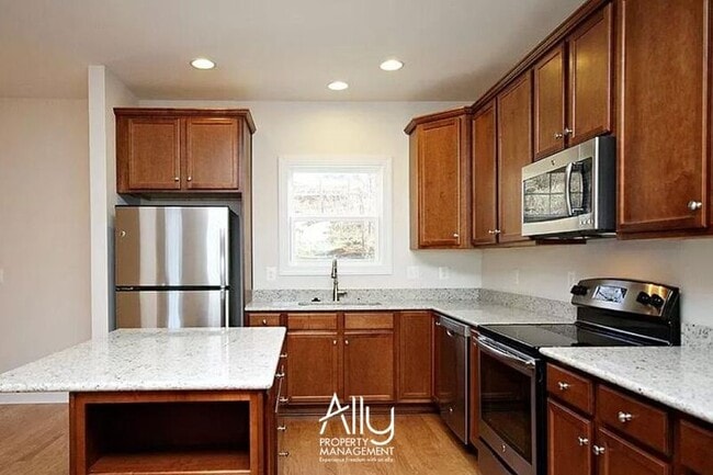 Building Photo - 1610 Kempton Pl