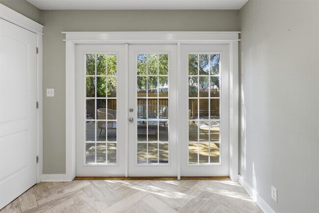 Building Photo - 5614 Shoalwood Ave