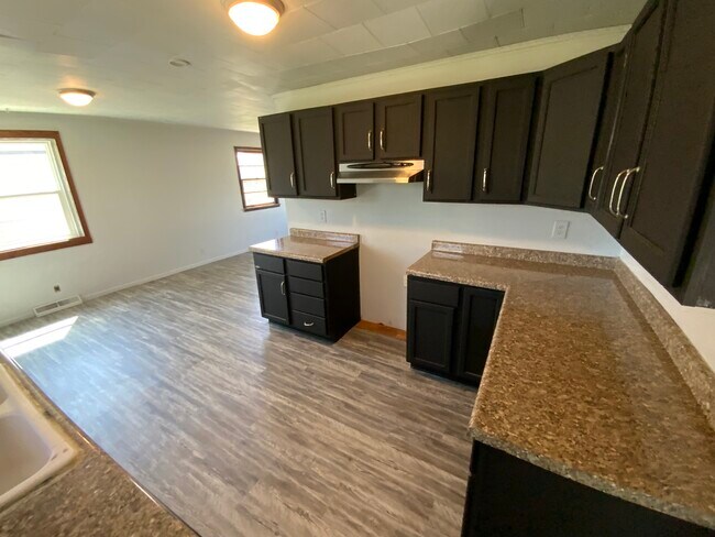 Building Photo - 921 Martin St