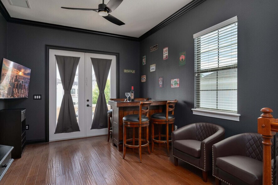 Building Photo - 834 Golden Bear Dr