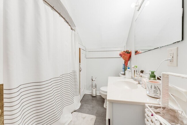 Building Photo - 135 Lorentz St