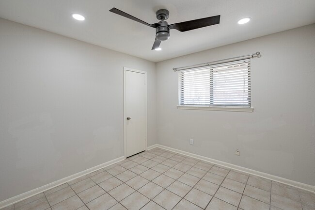 Building Photo - 3435 Gary Ln