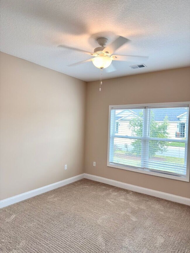 Building Photo - 124 The Villas Wy