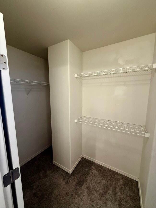 Master Closet - 440B Laguna Dr
