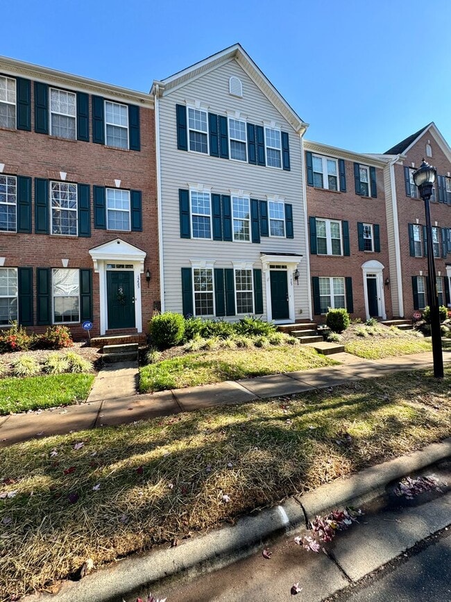 Building Photo - 3BR/3BA Townhouse in Ballantyne