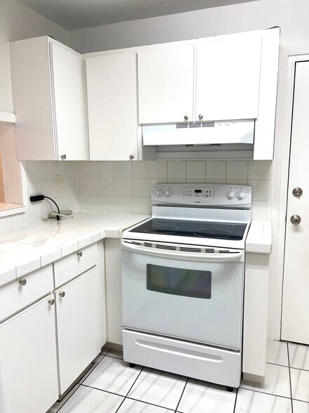 Building Photo - 13700 SW 62nd St