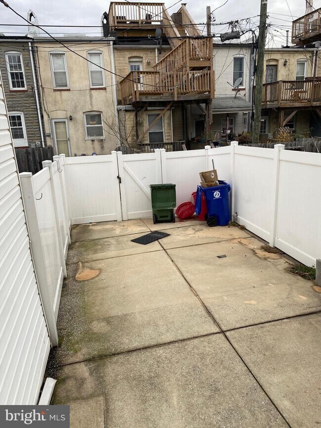 Building Photo - 210 S East Ave