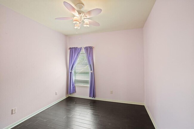 Building Photo - 1606 Sunderland Dr