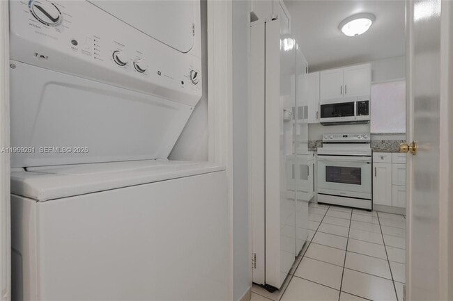 Building Photo - 9150 Fontainebleau Blvd