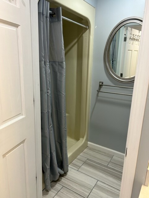 bathroom 2 - 2130 Hammond Pl E