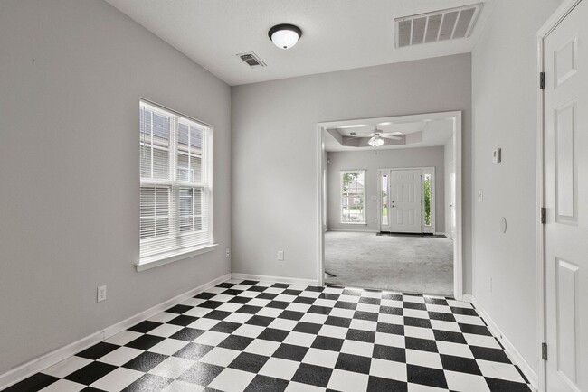 Building Photo - Nice 3 Bed 2 Bath Home! Available Now!
