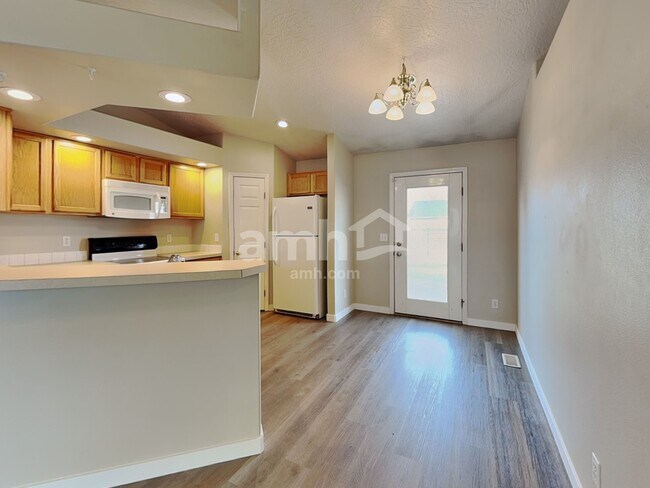 Building Photo - 410 W Mule Ct