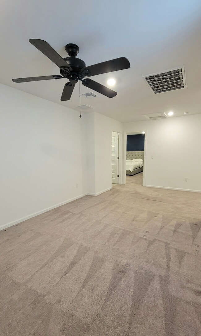 Building Photo - 7152 W Vineridge Dr