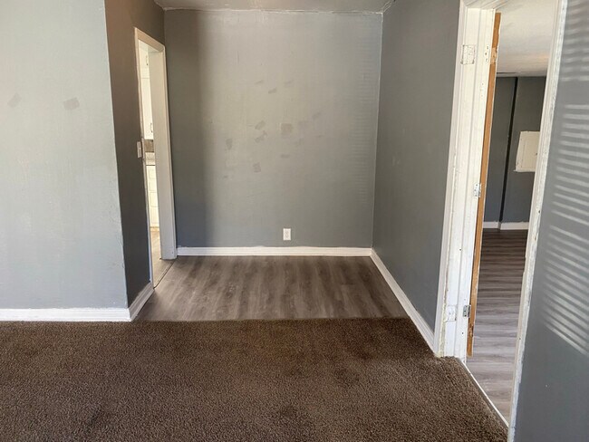 Building Photo - 1809 E 23rd St N