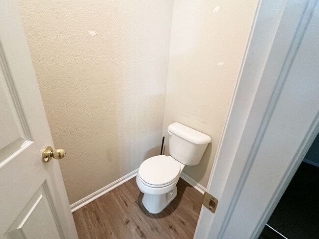 Building Photo - Bright, Spacious 2-Bedroom Home in Aurora with Room to Grow