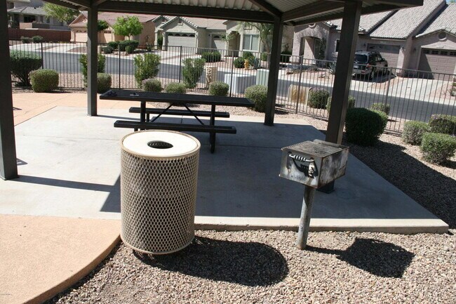 Building Photo - DESERT FOOTHILLS VILLAS TOWNHOUSE