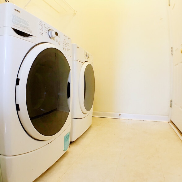 Laundry Room-2019 - 1522 Heritage Lake Dr