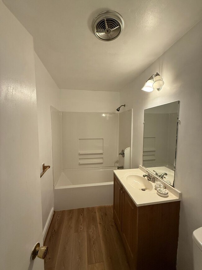 Building Photo - 14386 Berkshire Dr