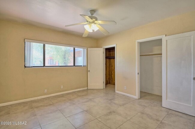 Building Photo - 1604 E 10th St