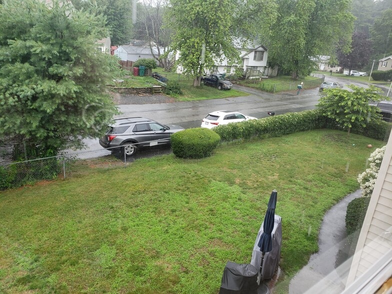 Parking - 201 W Meadow Rd