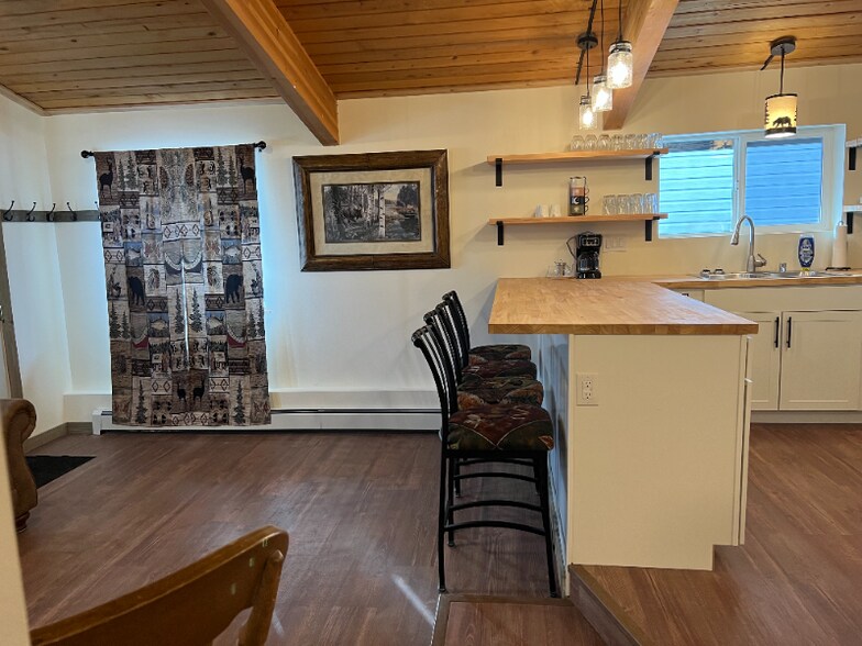 Building Photo - 2301 Lincoln