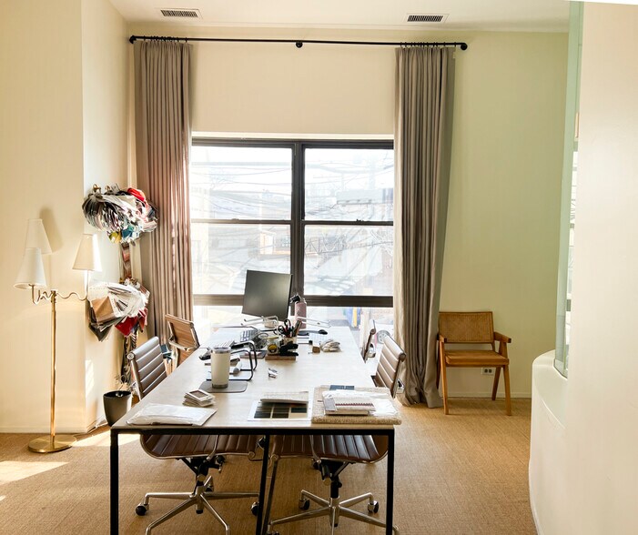 Building Photo - 1113 W Armitage Ave