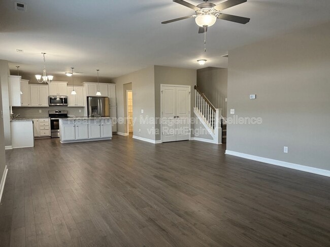 Building Photo - 432 Fallingbrook Dr