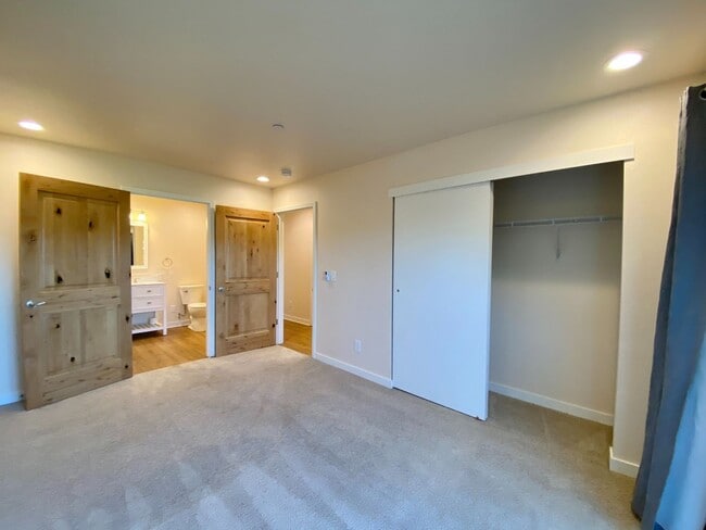 Building Photo - COMING SOON! 3 Bedrooms, 2 Bathrooms with ...