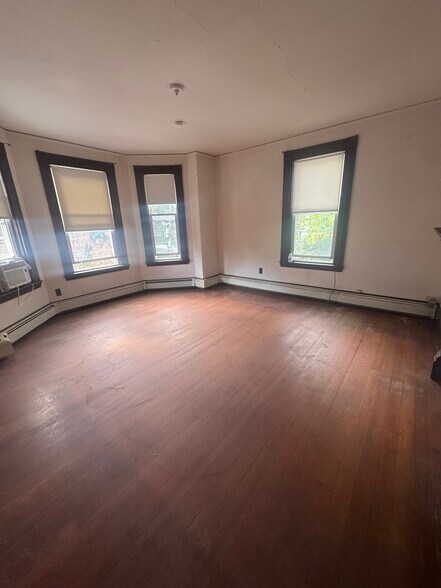 Primary Photo - 85 Chestnut St