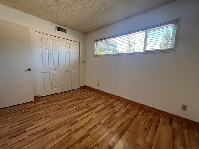Building Photo - Serene two bedroom condo near Oak Knoll Golf Course | Available Now