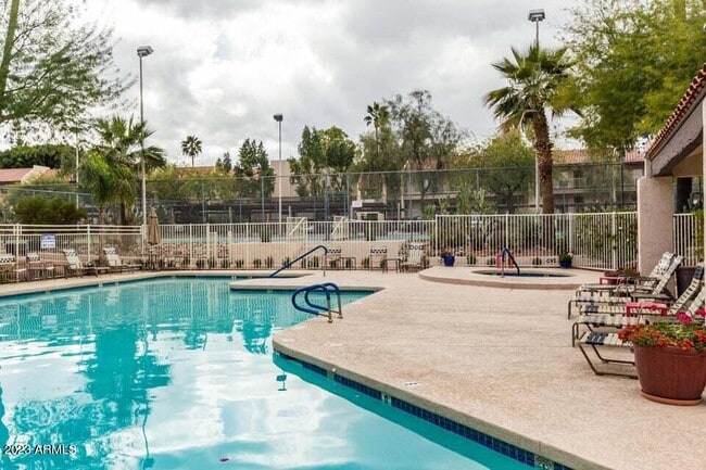 Building Photo - 11040 N 28th Dr