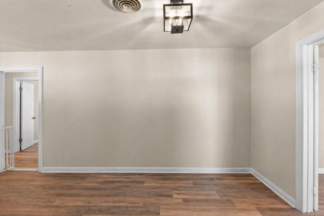 Building Photo - AVAILABLE BEGINNING OF JUNE ; APPLY ON OUR WEBSITE TODAY!!!